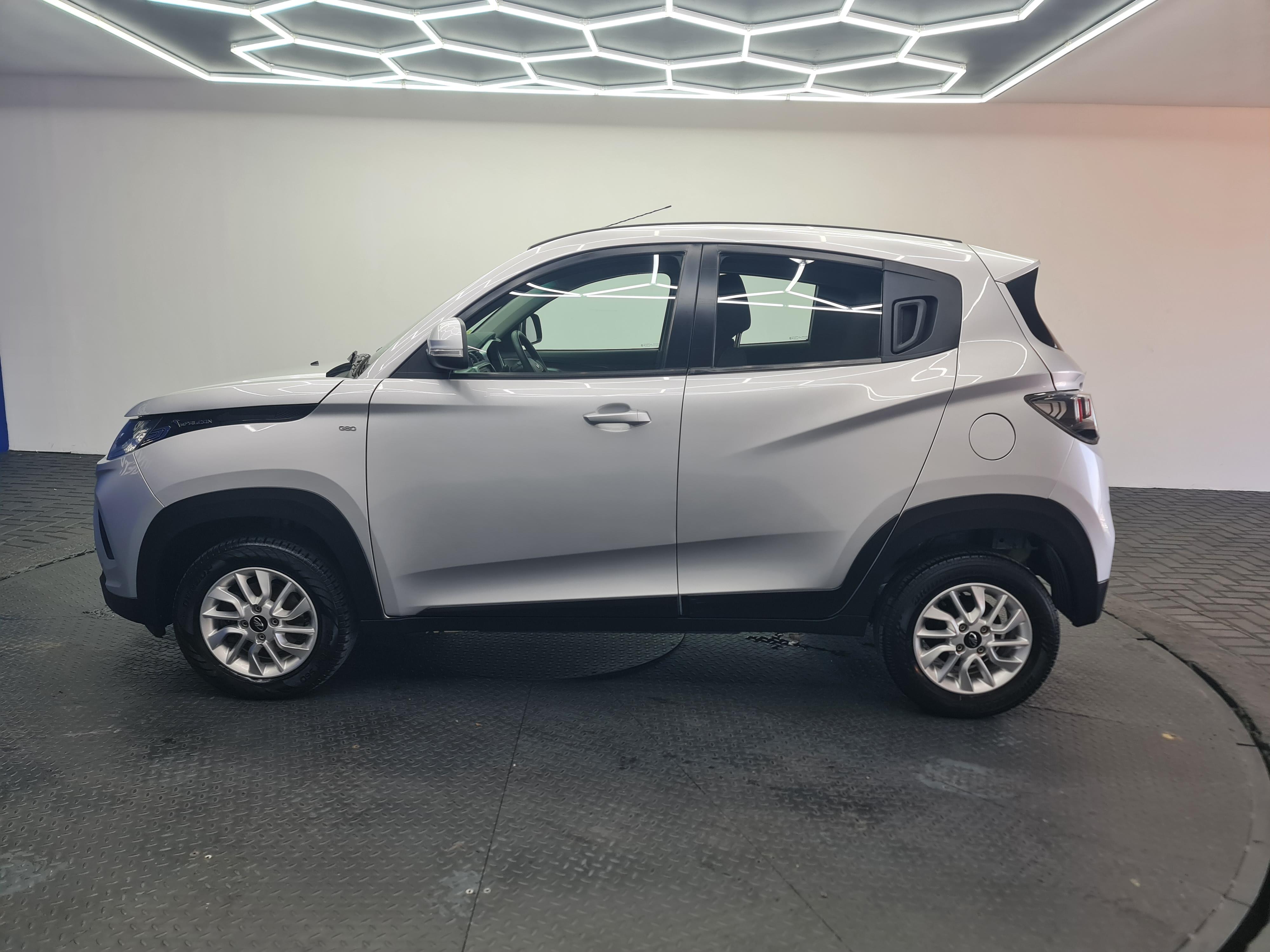 MAHINDRA KUV 100 1.2 K6+ NXT - 7